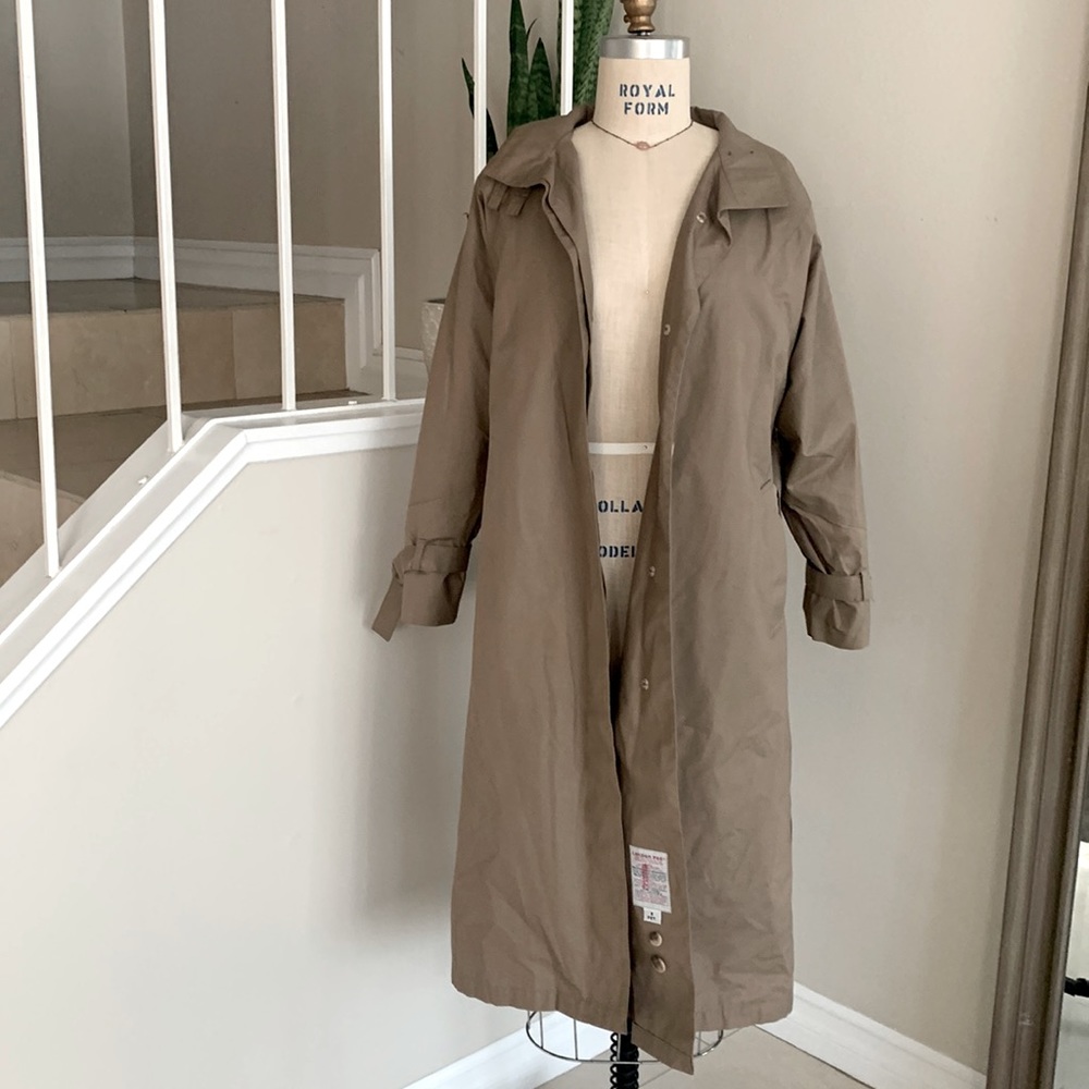 VINTAGE LONDON FOG TRENCH COAT With removable liner